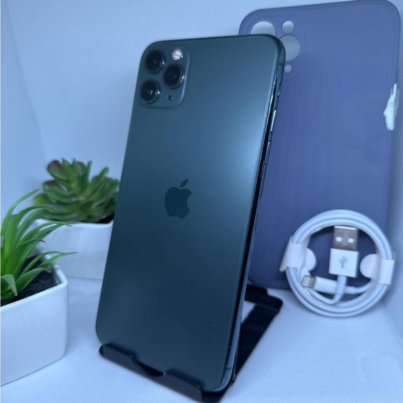 Apple iPhone 11 Pro Max 256GB Unlocked Midnight Green ANY COUNTRY - Picture 6 of 9